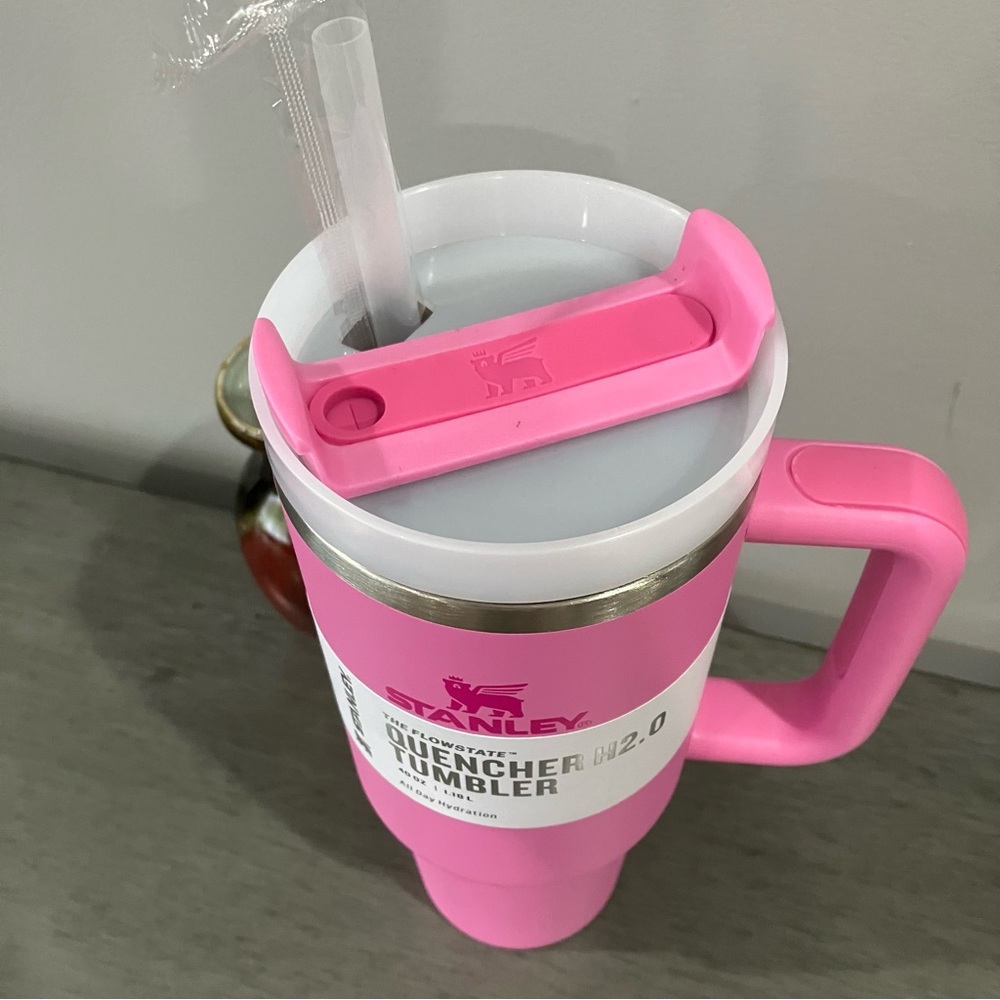 Stanley Pink Quencher H2.0 Tumbler with Handle - Picture 3 of 5